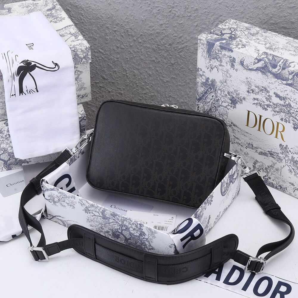 DIOR SAFARI MESSENGER BAG