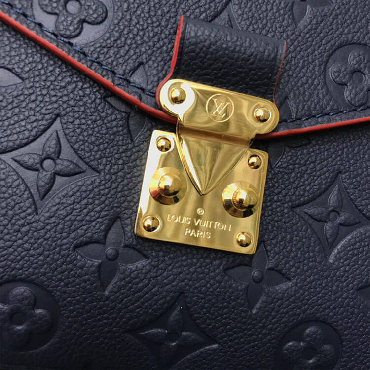 LV Pochette Metis Handbag