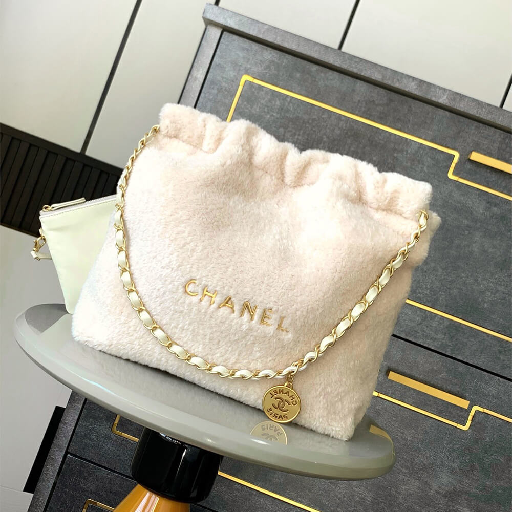 CHANEL 22 SMALL HANDBAG