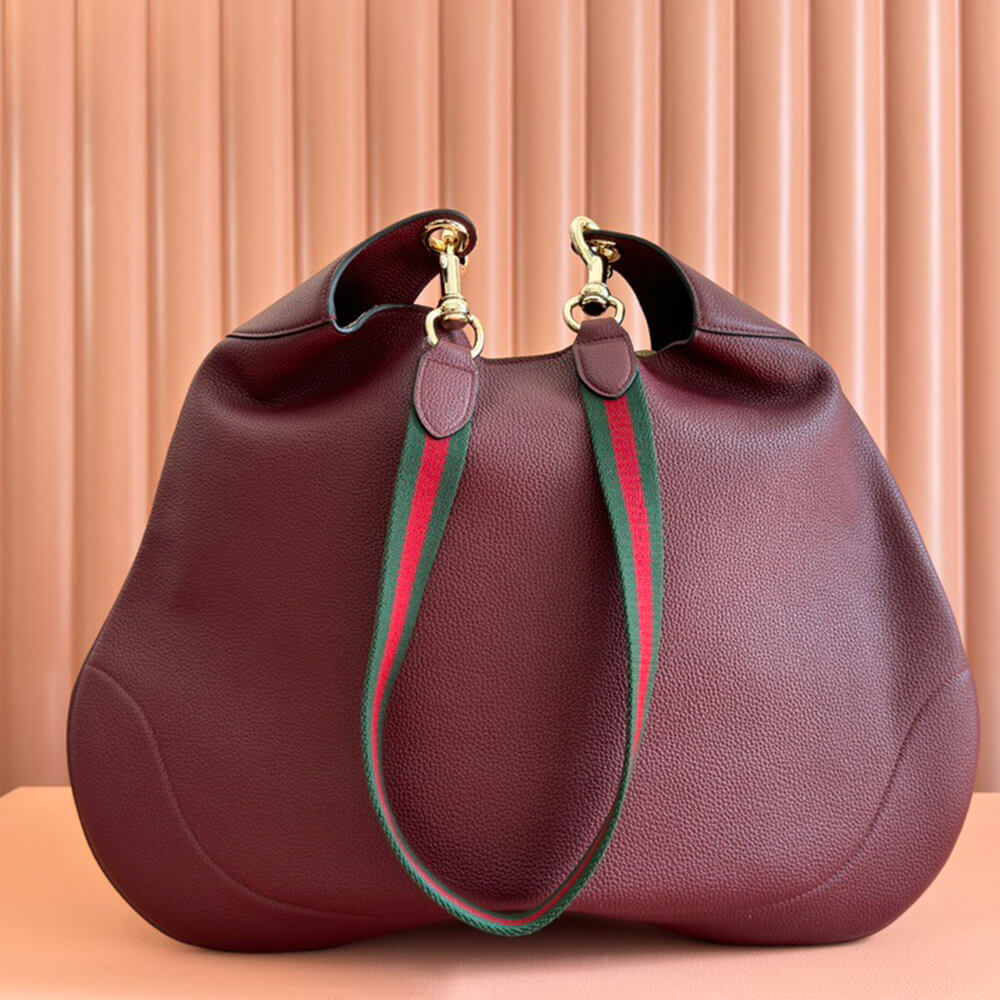 Gucci B medium shoulder bag