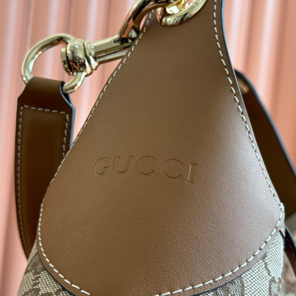 Gucci B medium shoulder bag