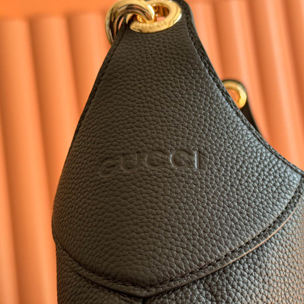 Gucci B medium shoulder bag