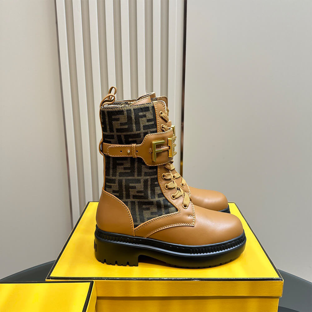 FENDI Fendigraphy logo-plaque leather boots